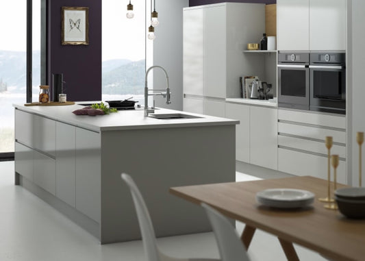 Handleless Kitchen in Pebble Grey