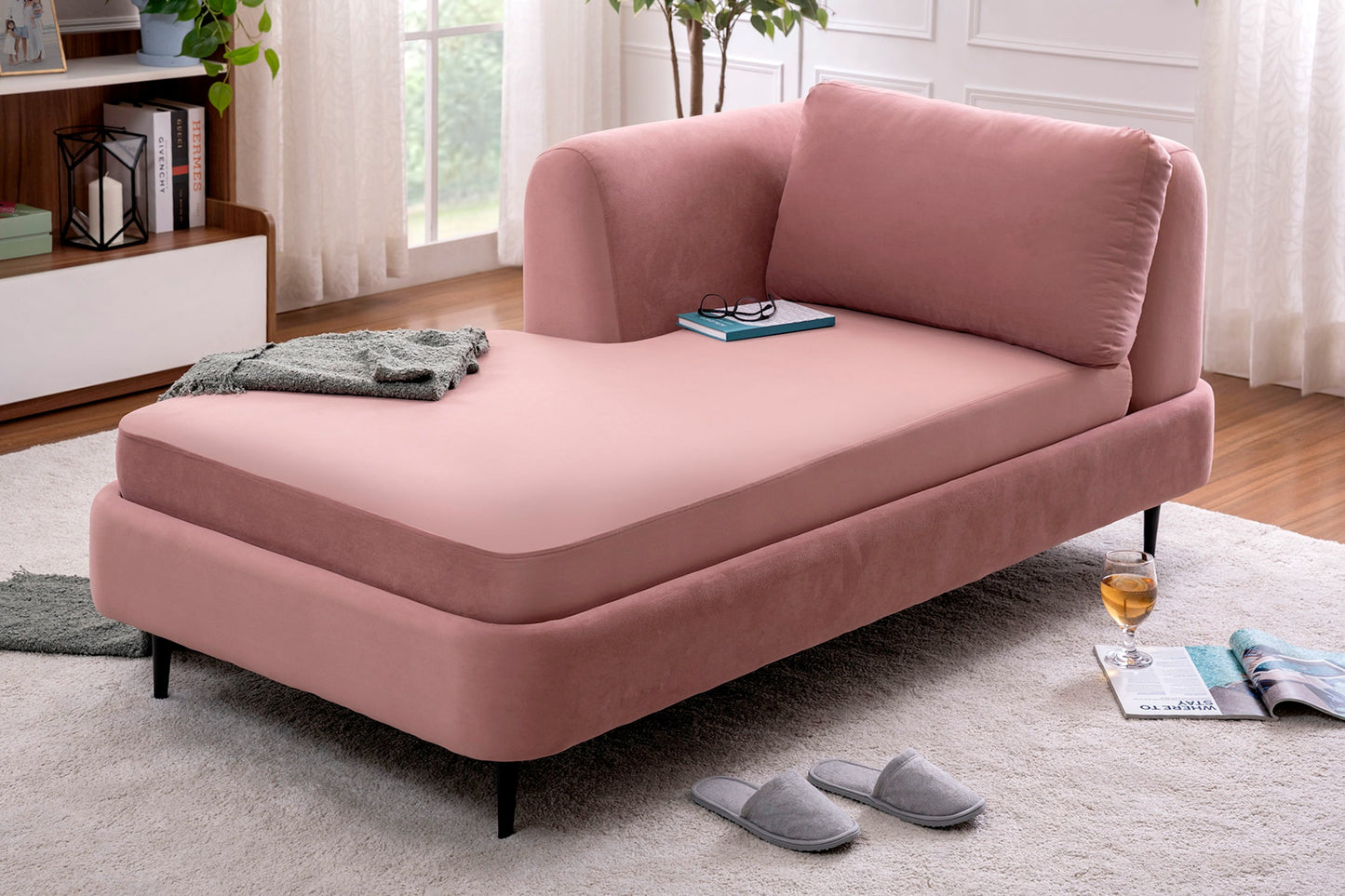 Blush Pink Velvet Chaise Lounge – Modern Lounger for Relaxing & Reading